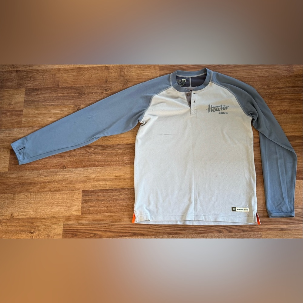 Howler performance Henley Longsleeve. Color: Gray with blue sleeves.